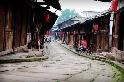 淄博大学生路遇大叔骑车摔倒 毫不犹豫上前帮忙 “我心里就是想不能不管”